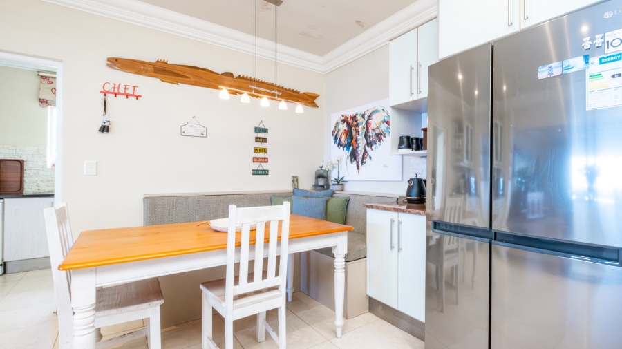 7 Bedroom Property for Sale in Beacon Isle Western Cape